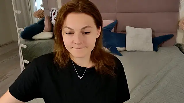 Snapshot of KirraMoss chatting on July 3, 2026, 9:38 am KirraMoss online show from July 3, 2026, 9:38 am