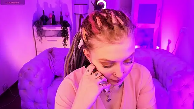 Kiki shay online show from November 19, 2025, 1:33 pm