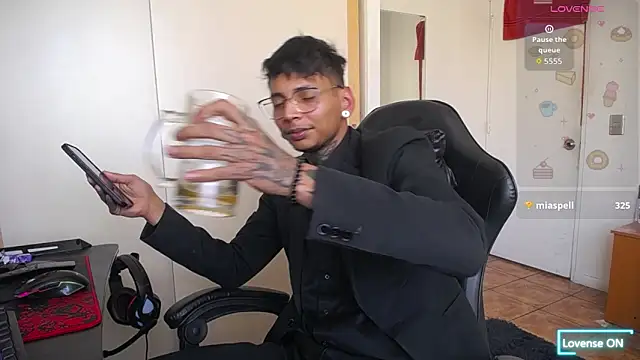 nathan aress6666 online show from December 13, 2025, 8:04 pm