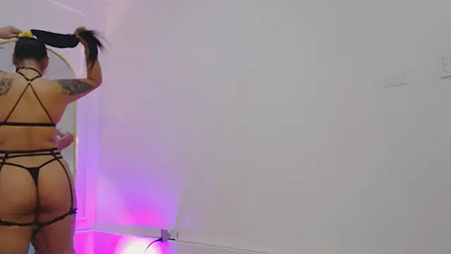 LunaBella 212 online show from November 25, 2025, 1:33 pm