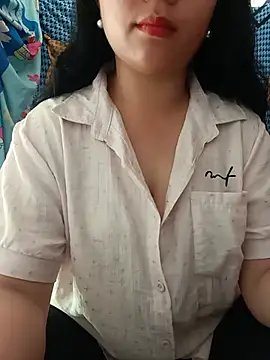 lisa-bae00 online show from June 1, 2026, 12:44 am