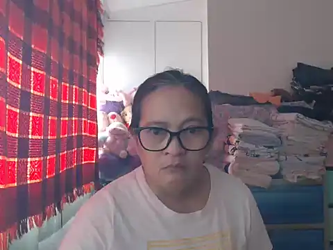 Snapshot of Kinkybela2025 chatting on February 23, 2026, 12:34 am Kinkybela2025 online show from February 23, 2026, 12:34 am