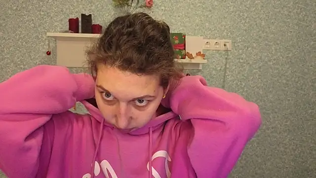 CuteEllii online show from December 17, 2025, 5:12 am