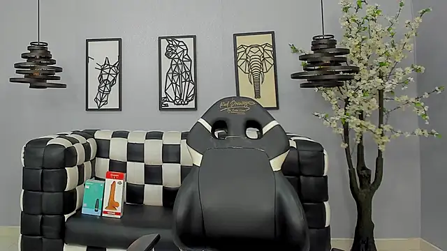 Bianca Millf online show from April 7, 2026, 3:52 am