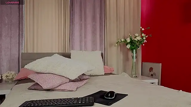 AlexColee online show from November 16, 2025, 2:33 pm