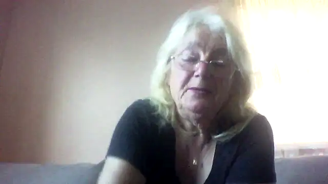 Snapshot of AmyLove353 chatting on July 28, 2026, 4:09 am AmyLove353 online show from July 28, 2026, 4:09 am