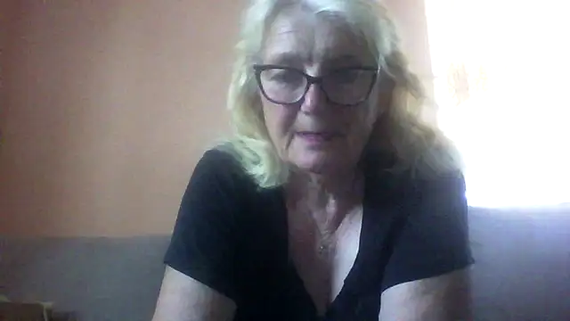 Snapshot of AmyLove353 chatting on June 27, 2026, 3:34 am AmyLove353 online show from June 27, 2026, 3:34 am