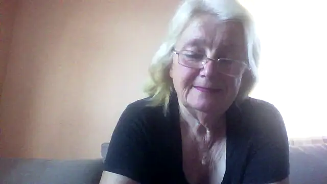 Snapshot of AmyLove353 chatting on July 15, 2026, 4:41 am AmyLove353 online show from July 15, 2026, 4:41 am