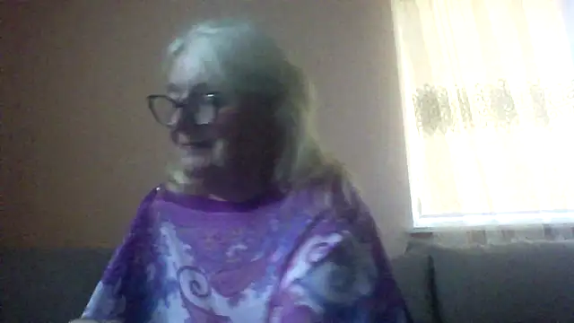 Snapshot of AmyLove353 chatting on June 17, 2026, 4:12 am AmyLove353 online show from June 17, 2026, 4:12 am