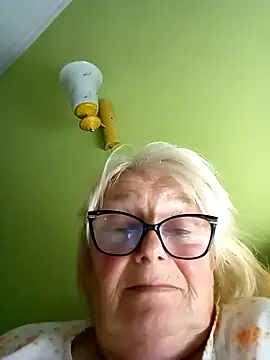 Snapshot of AmyLove353 chatting on July 12, 2026, 8:42 pm AmyLove353 online show from July 12, 2026, 8:42 pm