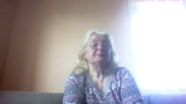 AmyLove353 online show from April 25, 2026, 5:32 am