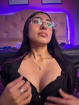 Violeet-Smith online show from October 21, 2025, 2:38 pm