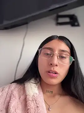 Violeet-Smith online show from April 15, 2026, 6:01 pm