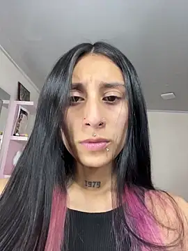 Violeet-Smith online show from November 18, 2025, 11:15 pm