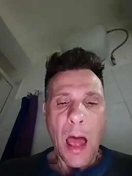 Snapshot of OffshoreCenterline3 chatting on April 23, 2026, 2:07 am OffshoreCenterline3 online show from April 23, 2026, 2:07 am