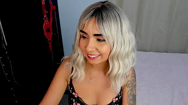 Emilyvalk  online show from February 26, 2026, 10:10 pm