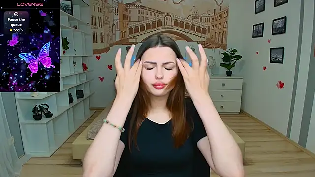 KittyShenson online show from April 10, 2026, 11:39 am