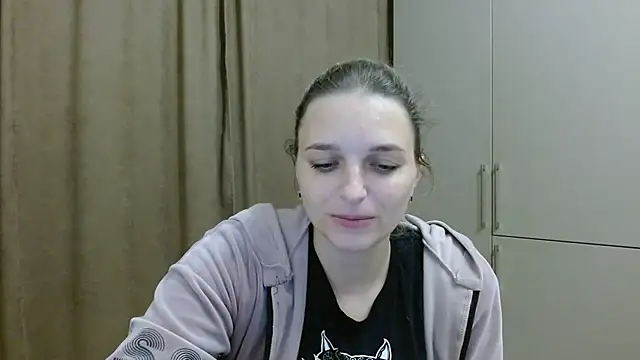 ElisSky301 online show from October 22, 2025, 9:57 pm