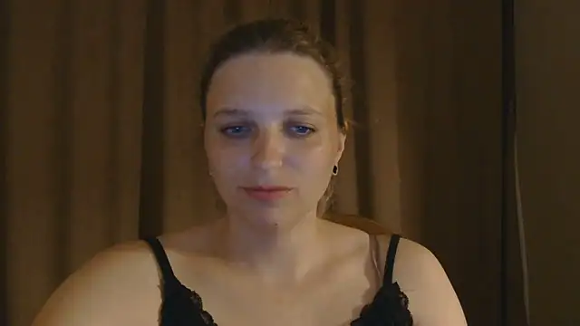 Snapshot of ElisSky301 chatting on June 10, 2026, 8:32 pm ElisSky301 online show from June 10, 2026, 8:32 pm