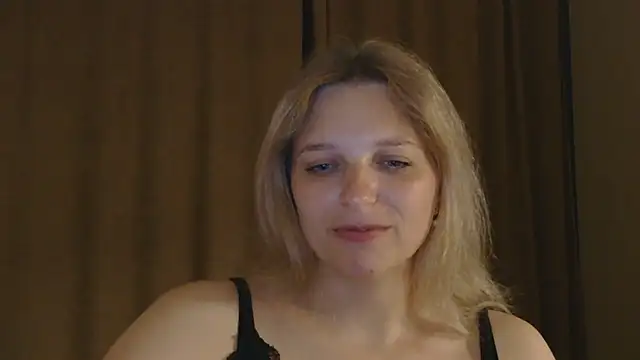 Snapshot of ElisSky301 chatting on June 5, 2026, 9:42 pm ElisSky301 online show from June 5, 2026, 9:42 pm