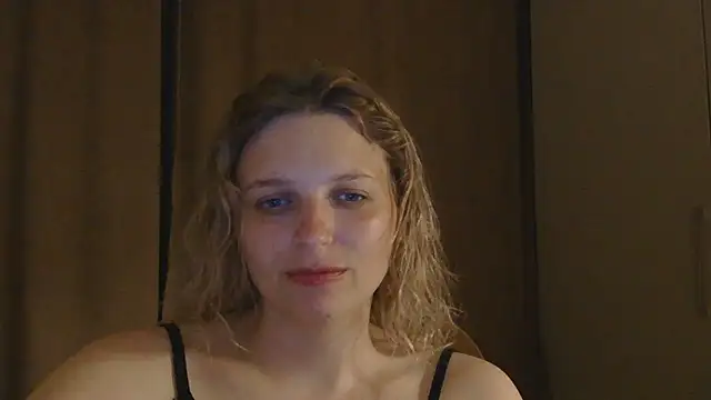 Snapshot of ElisSky301 chatting on May 27, 2026, 8:16 pm ElisSky301 online show from May 27, 2026, 8:16 pm