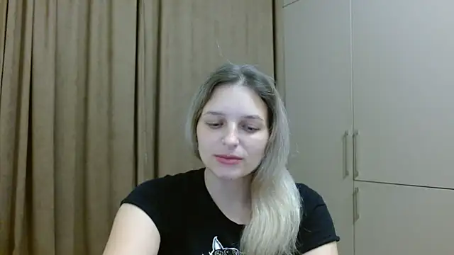 ElisSky301 online show from November 27, 2025, 9:37 pm