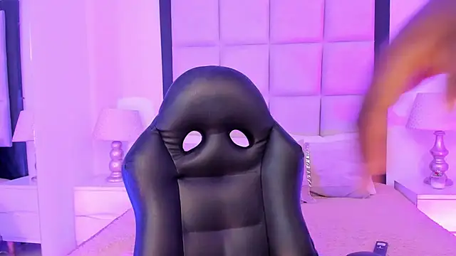 Snapshot of Britanny-Jhonsons chatting on December 1, 2025, 10:32 pm Britanny-Jhonsons online show from December 1, 2025, 10:32 pm