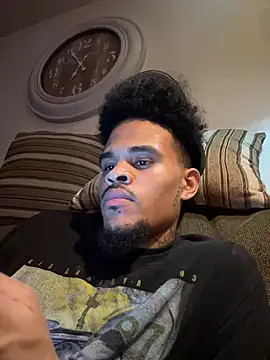 Snapshot of Mrmakeherwet_Tez chatting on March 3, 2026, 2:51 am Mrmakeherwet Tez online show from March 3, 2026, 2:51 am