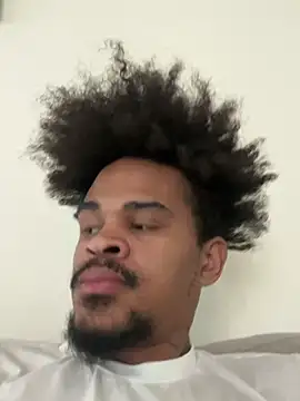 Snapshot of Mrmakeherwet_Tez chatting on February 4, 2026, 10:49 pm Mrmakeherwet Tez online show from February 4, 2026, 10:49 pm