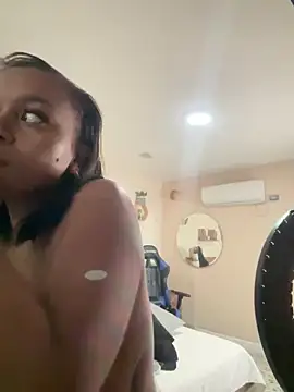 YariRose online show from April 15, 2026, 3:05 pm