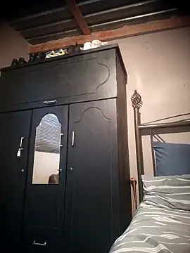 Pussylover911o online show from November 27, 2025, 3:34 pm