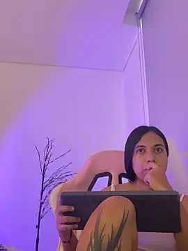 aly nicols online show from December 20, 2025, 10:12 pm