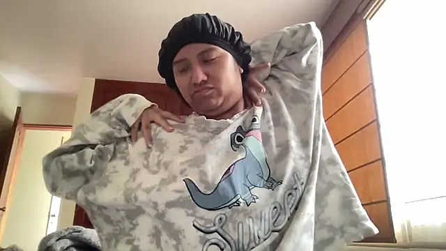 Kmiii21 online show from October 30, 2025, 2:36 pm