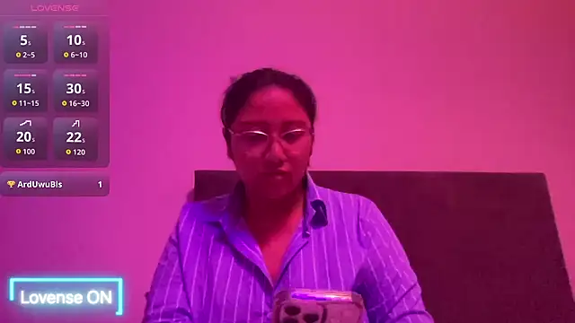 Snapshot of Kmiii21 chatting on May 9, 2026, 1:20 am Kmiii21 online show from May 9, 2026, 1:20 am