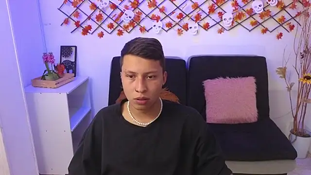 Martin West online show from October 23, 2025, 11:47 pm