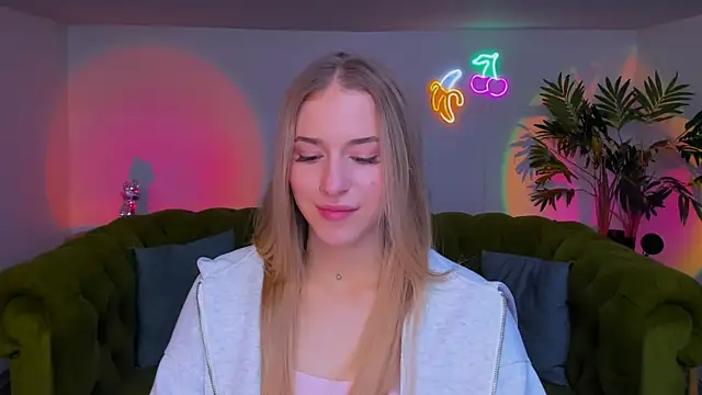 sassy cutie online show from November 13, 2025, 8:02 pm