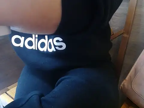 Snapshot of T_mon chatting on November 3, 2025, 8:40 am T mon online show from November 3, 2025, 8:40 am