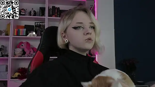 Snapshot of Holy_Mistress_S chatting on February 17, 2026, 9:39 am Holy Mistress S online show from February 17, 2026, 9:39 am