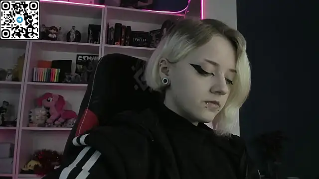 Snapshot of Holy_Mistress_S chatting on February 21, 2026, 9:44 am Holy Mistress S online show from February 21, 2026, 9:44 am