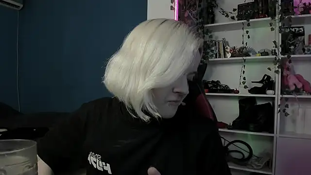 Holy Mistress S online show from November 14, 2025, 9:24 am