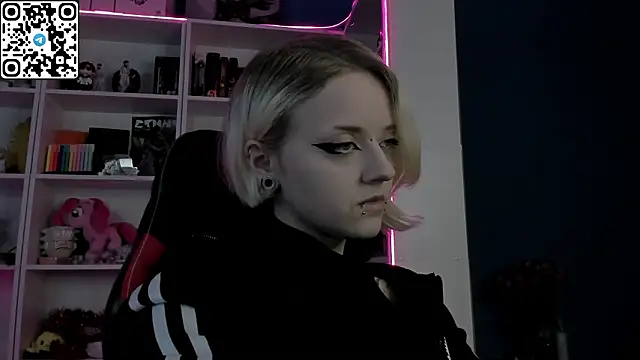 Snapshot of Holy_Mistress_S chatting on February 15, 2026, 10:03 am Holy Mistress S online show from February 15, 2026, 10:03 am