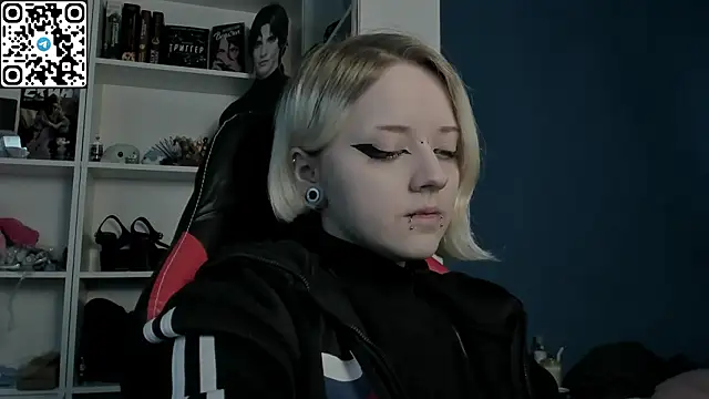 Snapshot of Holy_Mistress_S chatting on February 13, 2026, 9:42 am Holy Mistress S online show from February 13, 2026, 9:42 am