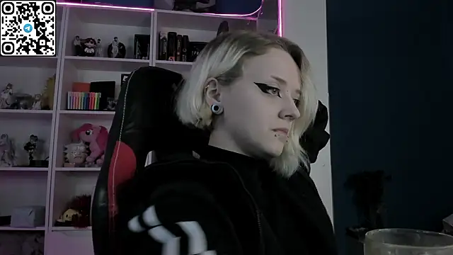 Snapshot of Holy_Mistress_S chatting on February 24, 2026, 9:43 am Holy Mistress S online show from February 24, 2026, 9:43 am