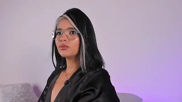 Sophie Duarte online show from June 12, 2026, 11:57 pm