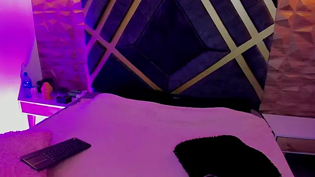 sydney miller  online show from April 14, 2026, 11:32 pm