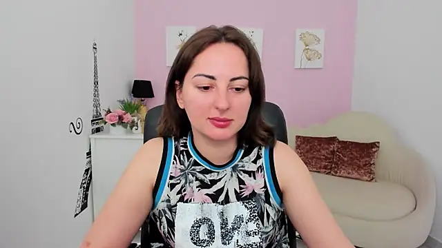 NoraSimons online show from May 24, 2026, 4:34 am