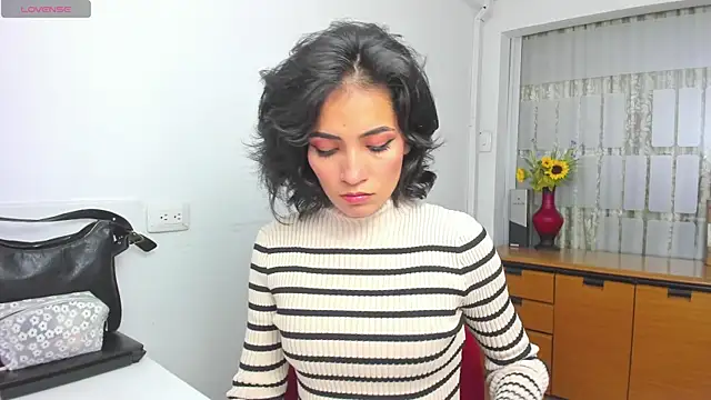 Snapshot of chloehanna chatting on December 16, 2025, 9:41 pm chloehanna online show from December 16, 2025, 9:41 pm