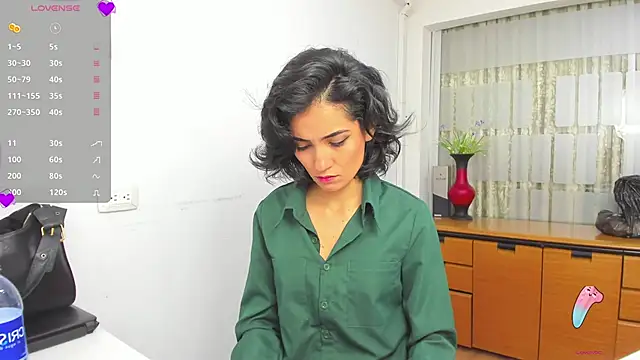 Snapshot of chloehanna chatting on November 27, 2025, 1:44 pm chloehanna online show from November 27, 2025, 1:44 pm