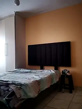 Snapshot of yummy-caramel chatting on April 1, 2026, 8:48 am yummy-caramel online show from April 1, 2026, 8:48 am