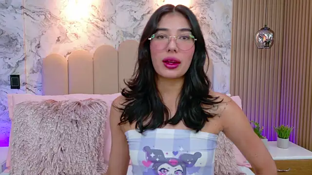 AdelineJhones online show from March 25, 2026, 3:11 pm